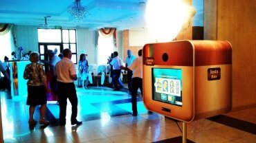 Фотобокс на весілля: 8 порад, як зробити правильний вибір